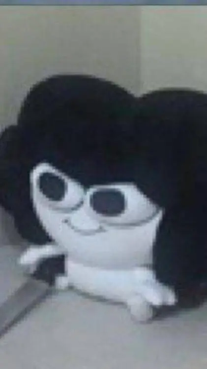 ai character: PELO PELUCHEEEEEE background