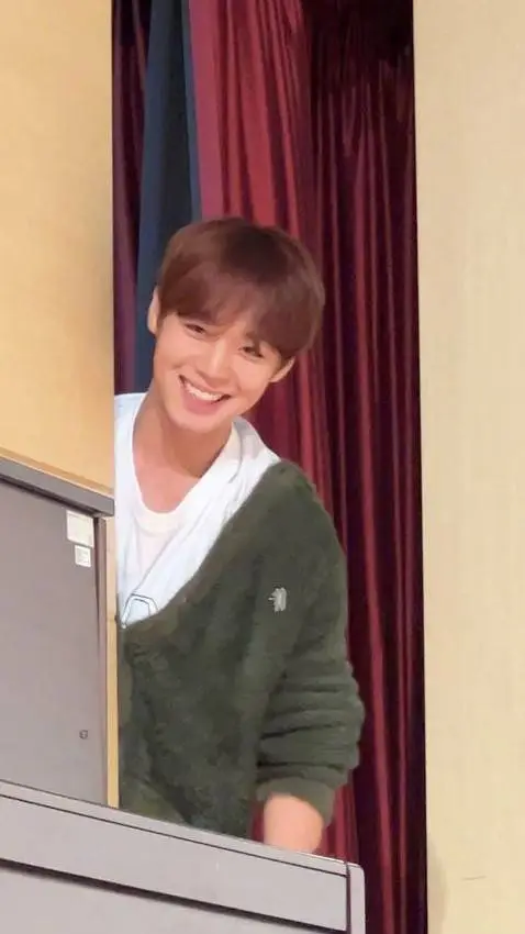 ai character: Park Jihoon  background