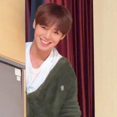 chat with ai character: Park Jihoon 