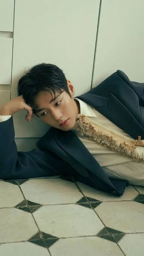 ai character: Park Jihoon  background