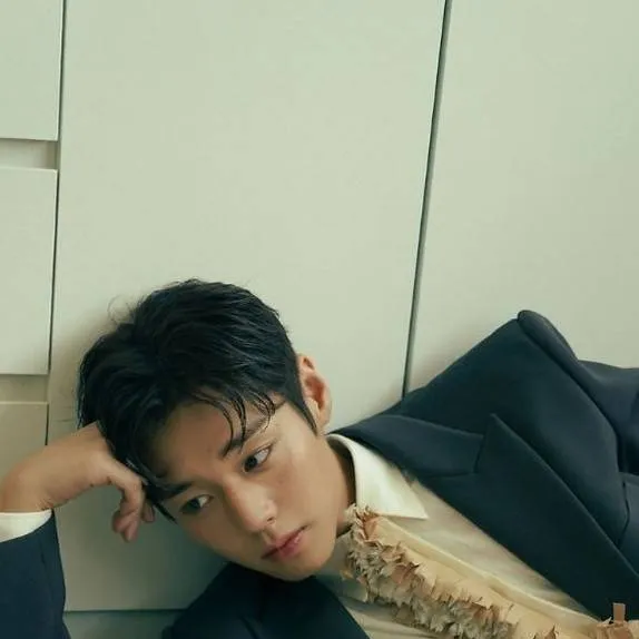 chat with ai character: Park Jihoon 