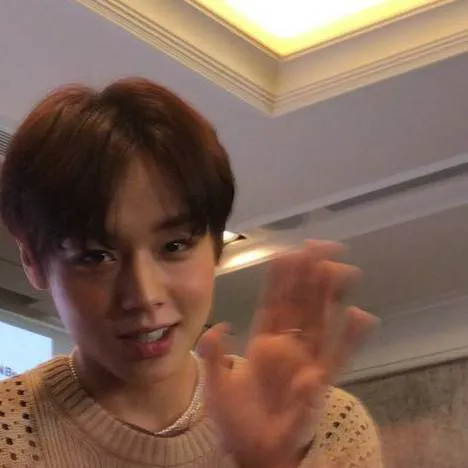 chat with ai character: Park Jihoon 