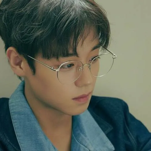 chat with ai character: Park Jihoon 