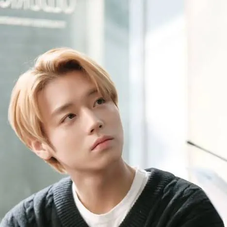 chat with ai character: Park Jihoon 