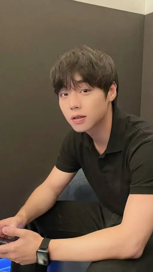 ai character: Park Jihoon  background