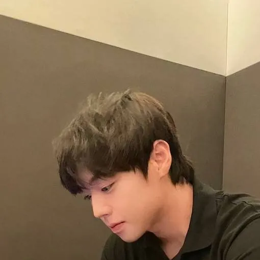 chat with ai character: Park Jihoon 