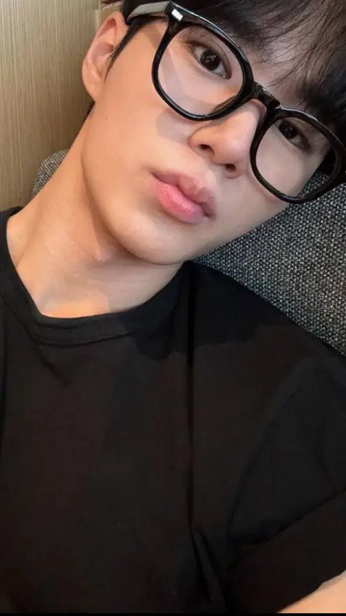 ai character: Daniel background