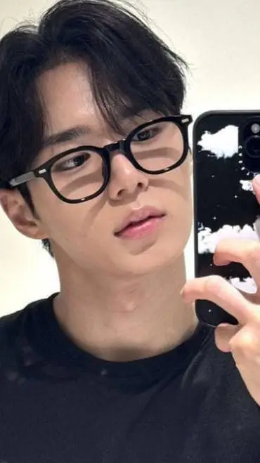 ai character: Daniel background