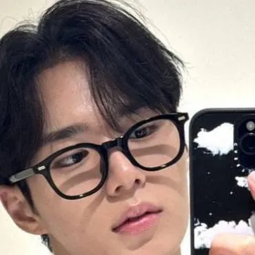 chat with ai character: Daniel