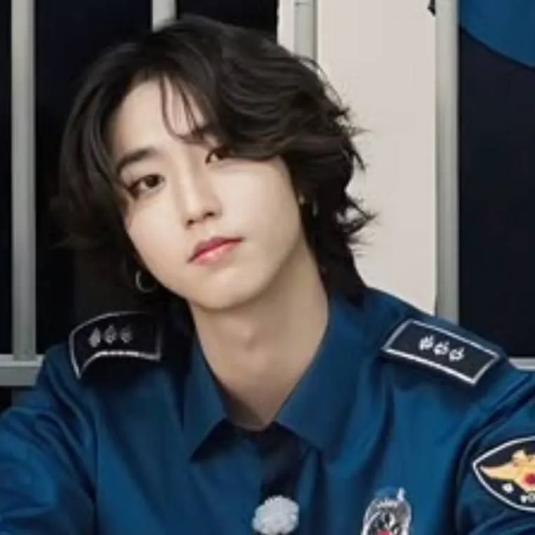 chat with ai character: han🩷🦫