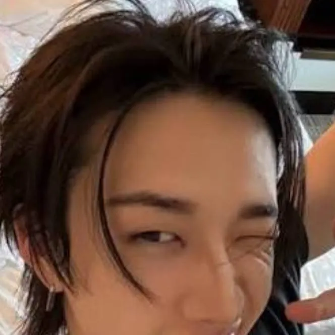 chat with ai character: bangchan🩷🐺