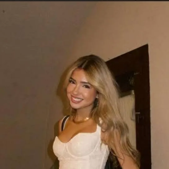 chat with ai character: Embreigh Courtlyn 