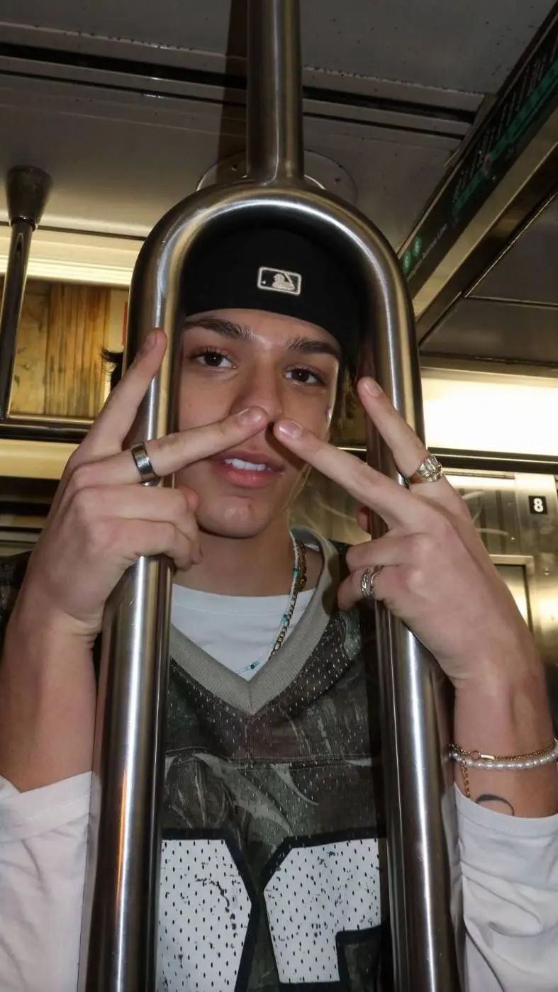 ai character: cesar mendoza background