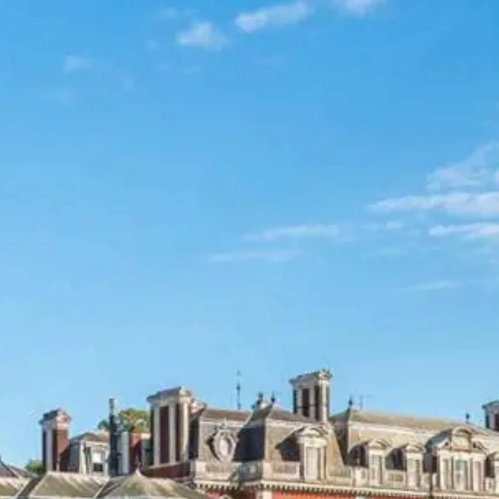chat with ai character: Tring Park School