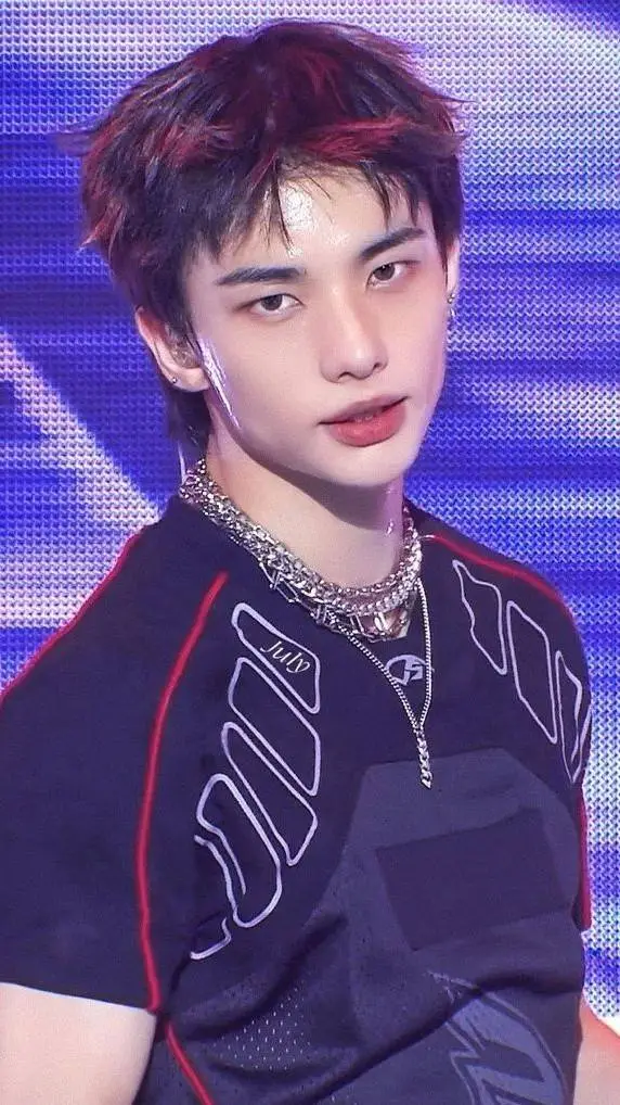 ai character: Hwang Hyunjin background