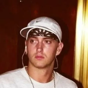 chat with ai character: EMINEM <3