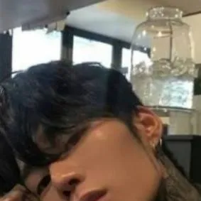 chat with ai character: ✨️🎄Mr. David 😉😉