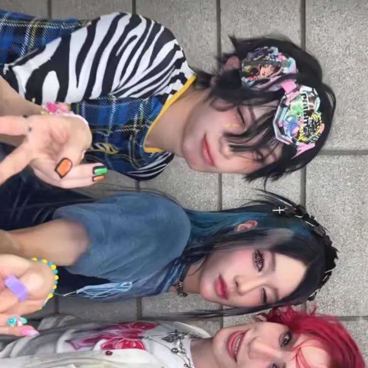 chat with ai character: XLOV