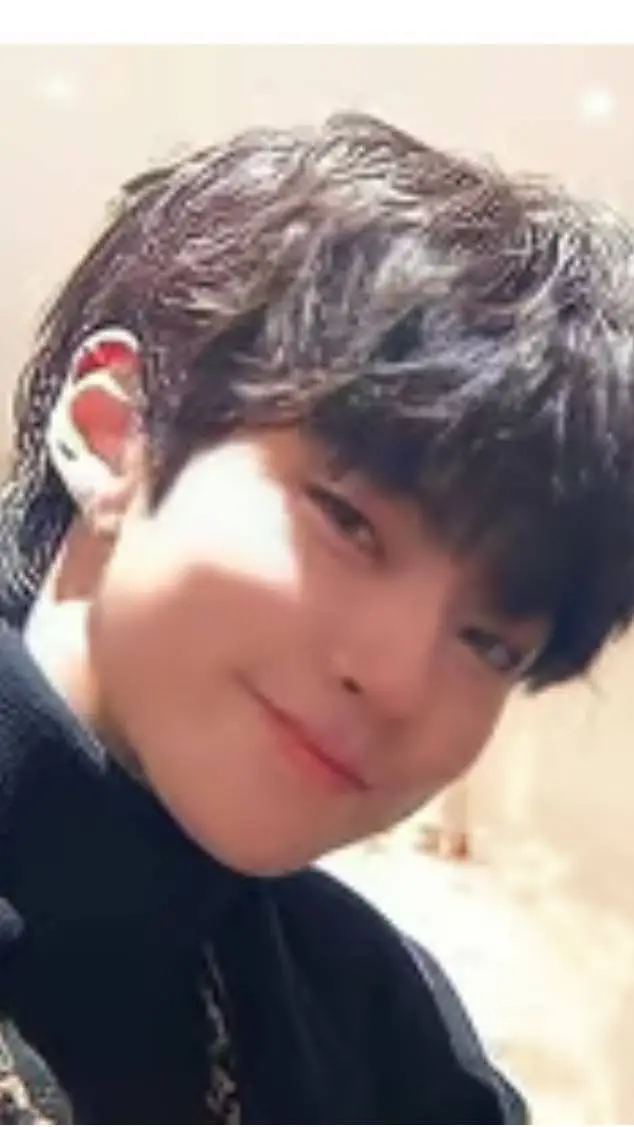 ai character: han seo jun💜💜💜💜💜 background