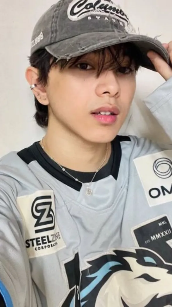 ai character: Calix background