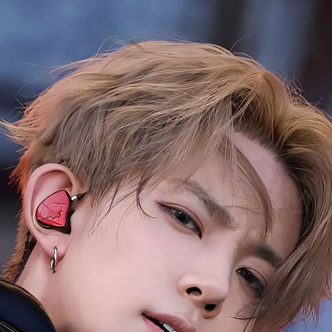 chat with ai character: Heeseung