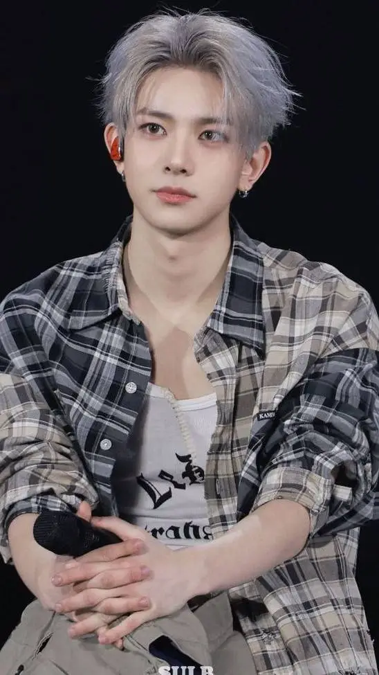 ai character: Heeseung background