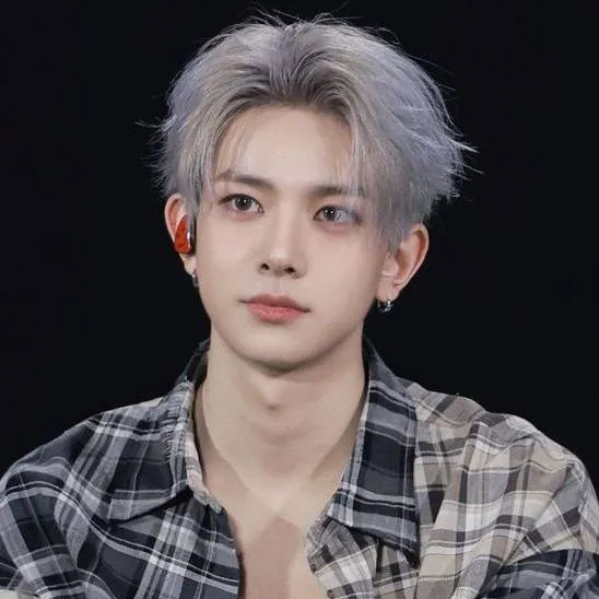 chat with ai character: Heeseung