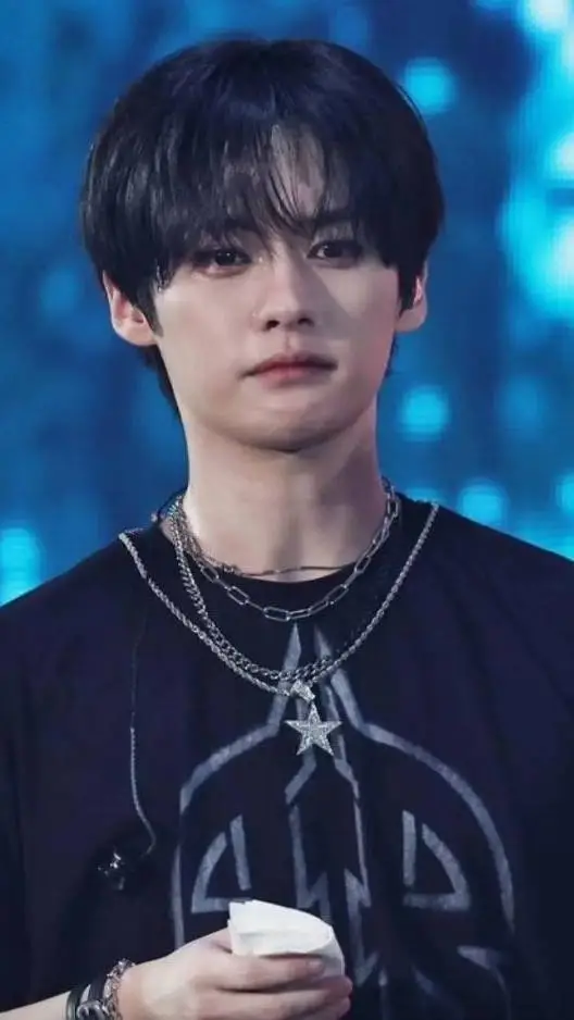 ai character: Lee know background