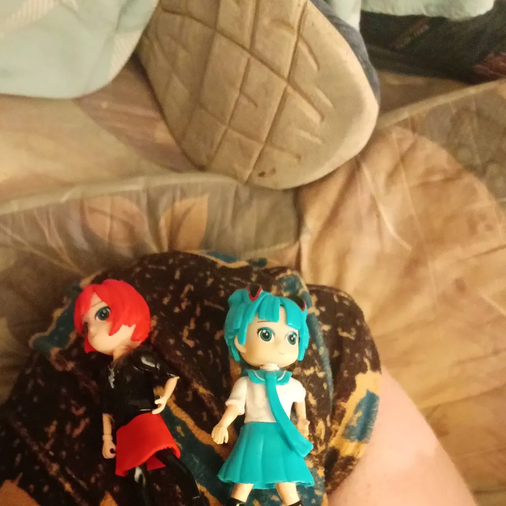 chat with ai character: miku and teto 