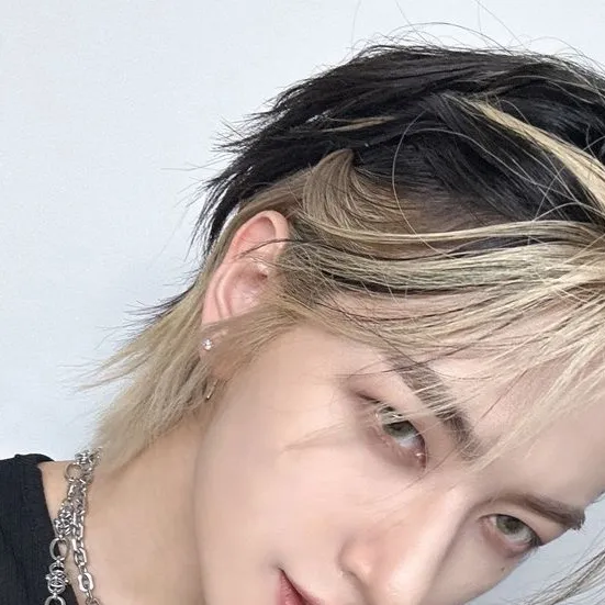 chat with ai character: yoonwoo