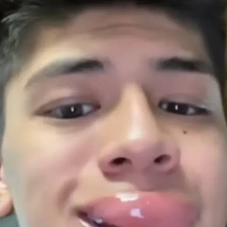 chat with ai character: teen big lips