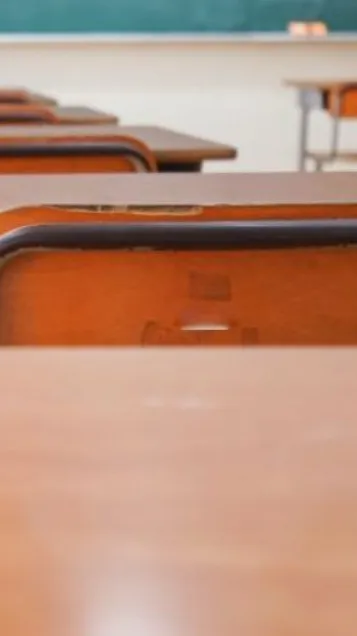 ai character: 😌 School😌 background