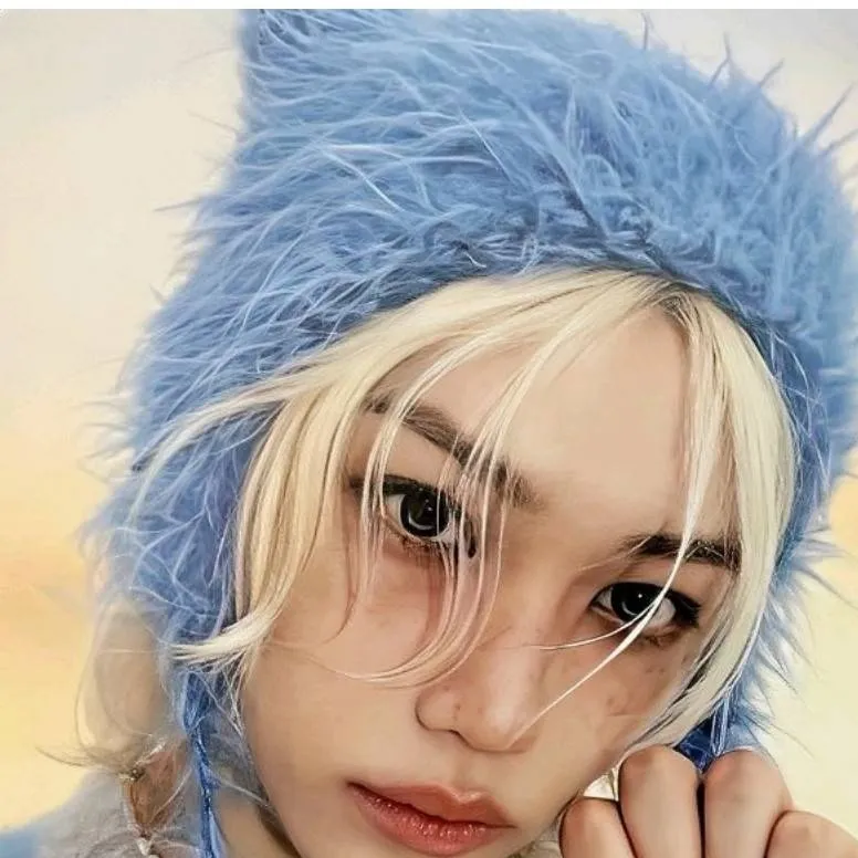 chat with ai character: Félix (tu nv vv)