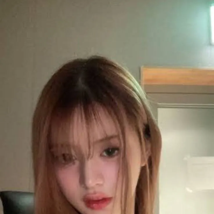 chat with ai character: minju illit