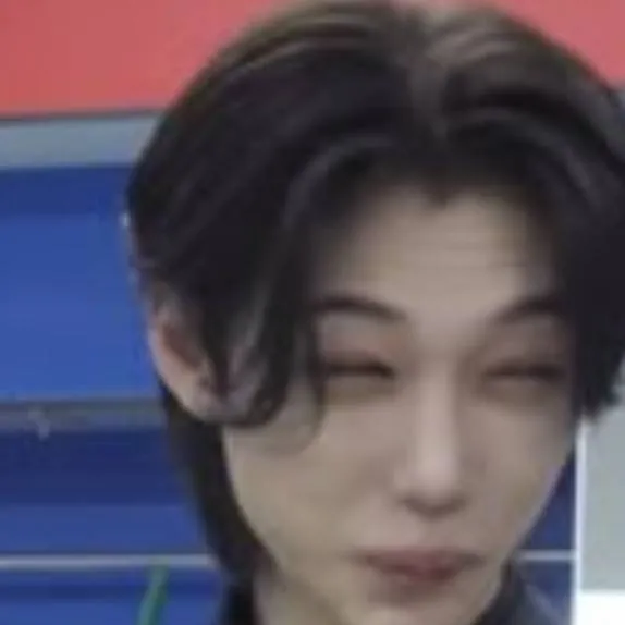 chat with ai character: Felix tu niñero 