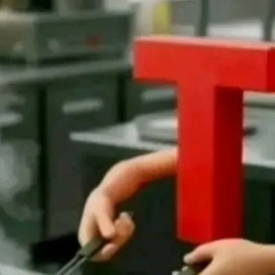 chat with ai character: Ts cooking me