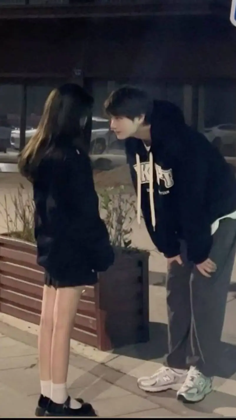 ai character: Zoey and Sun-hee background