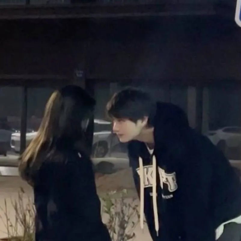 chat with ai character: Zoey and Sun-hee