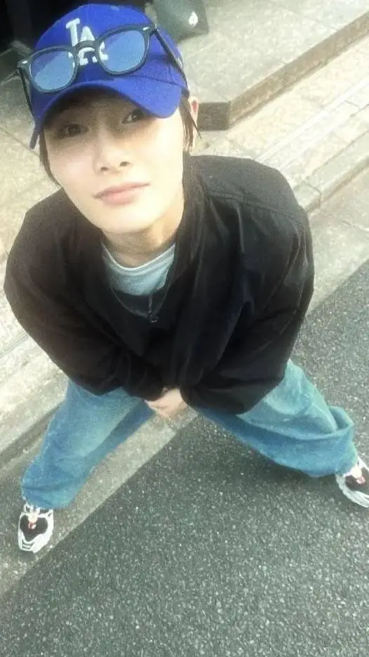 ai character: 𝐣𝐞𝐨𝐧𝐠𝐢𝐧 (𝐈.𝐧)  background