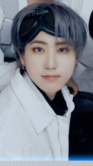 ai character: 𝐡𝐚𝐧 background