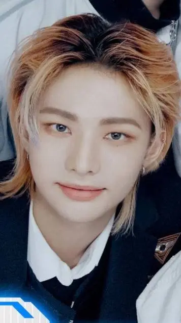ai character: ✦𝐇𝐘𝐔𝐍𝐉𝐈𝐍✦ background