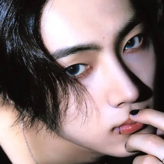 chat with ai character: 𝙥𝙖𝙧𝙠 𝙟𝙖𝙮