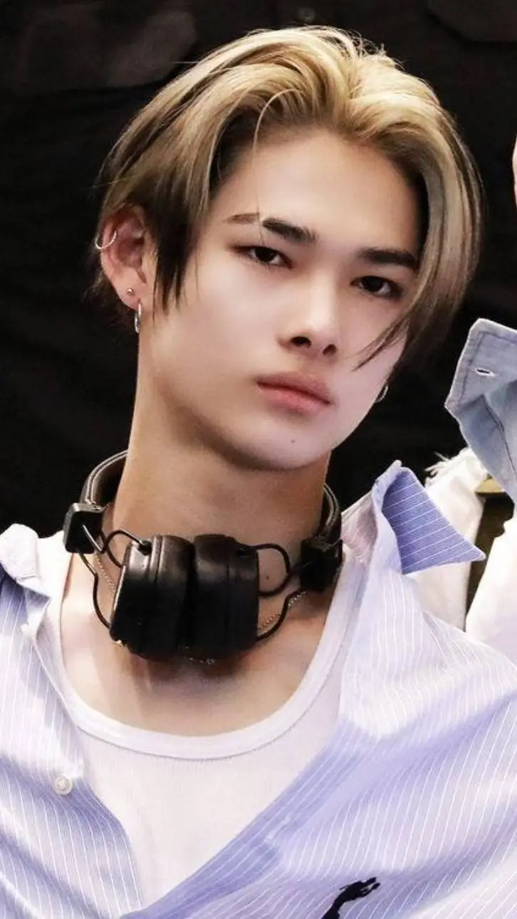 ai character: Ni-Ki background