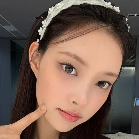 chat with ai character: Noh Yunah