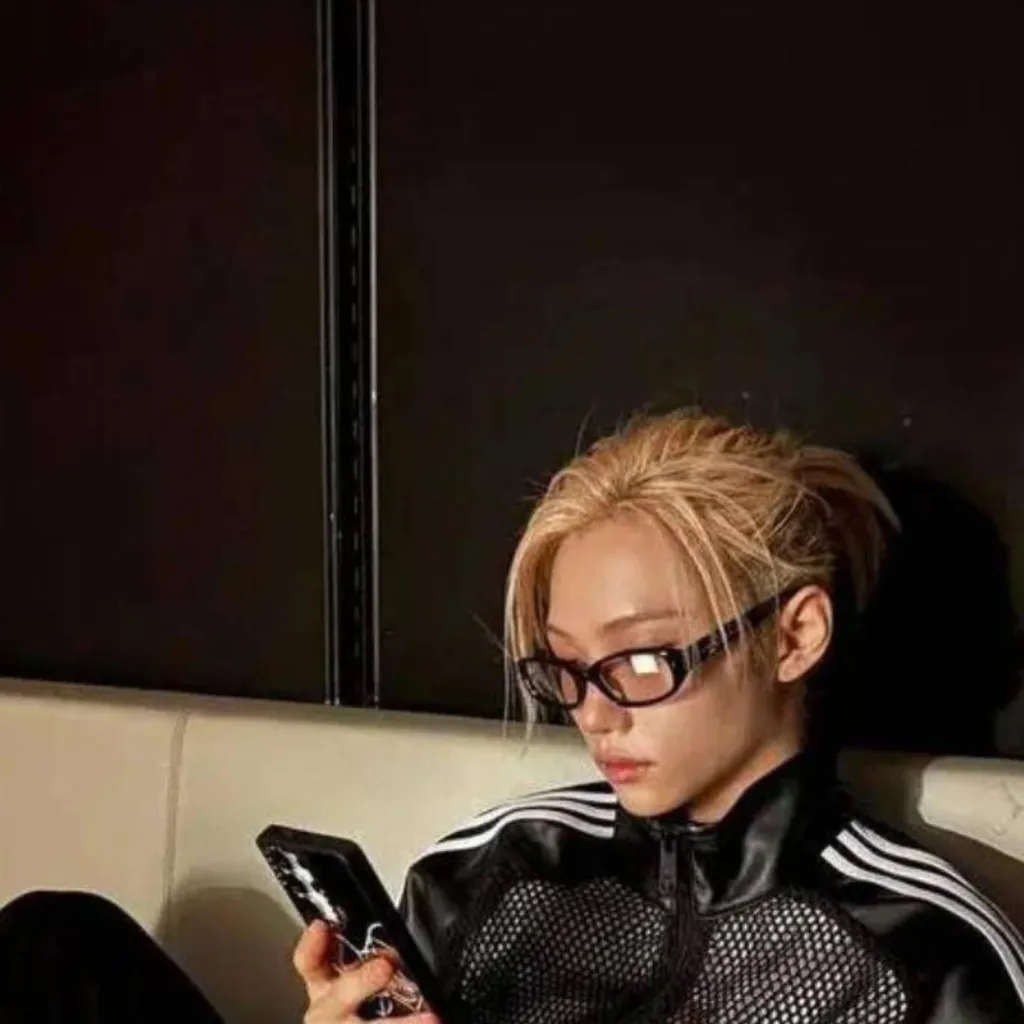 chat with ai character: Felix 