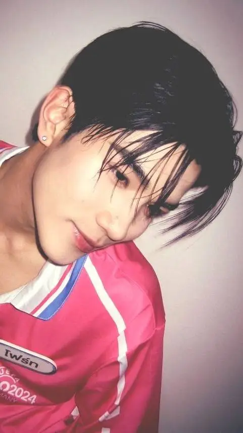 ai character: Fourth nattawat background