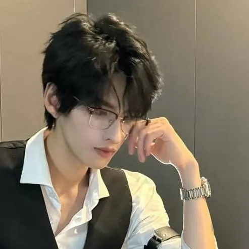 chat with ai character: 🥀LDR🥀