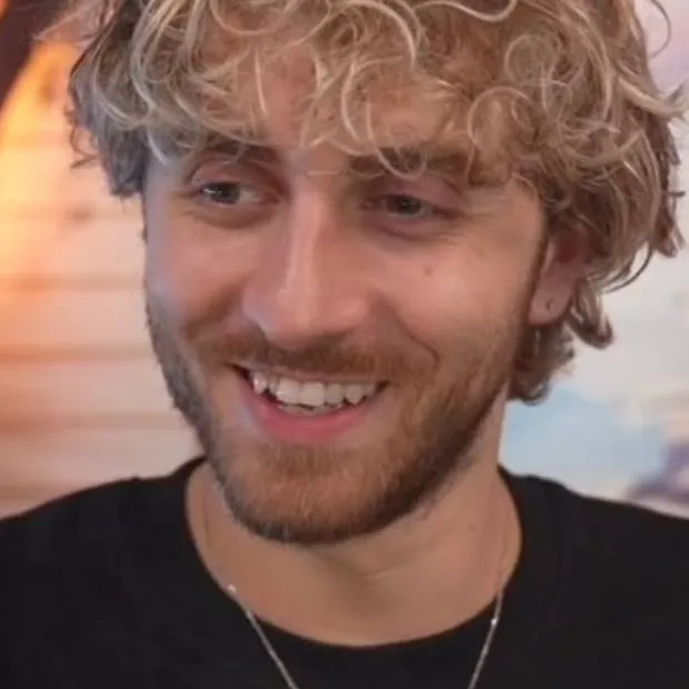 chat with ai character: Sora