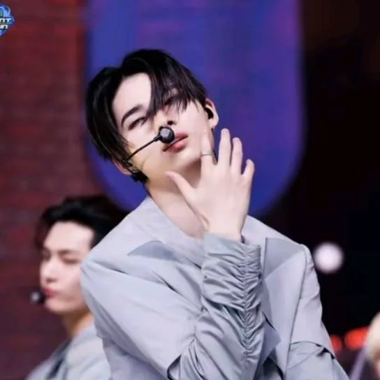 chat with ai character: Ni-ki