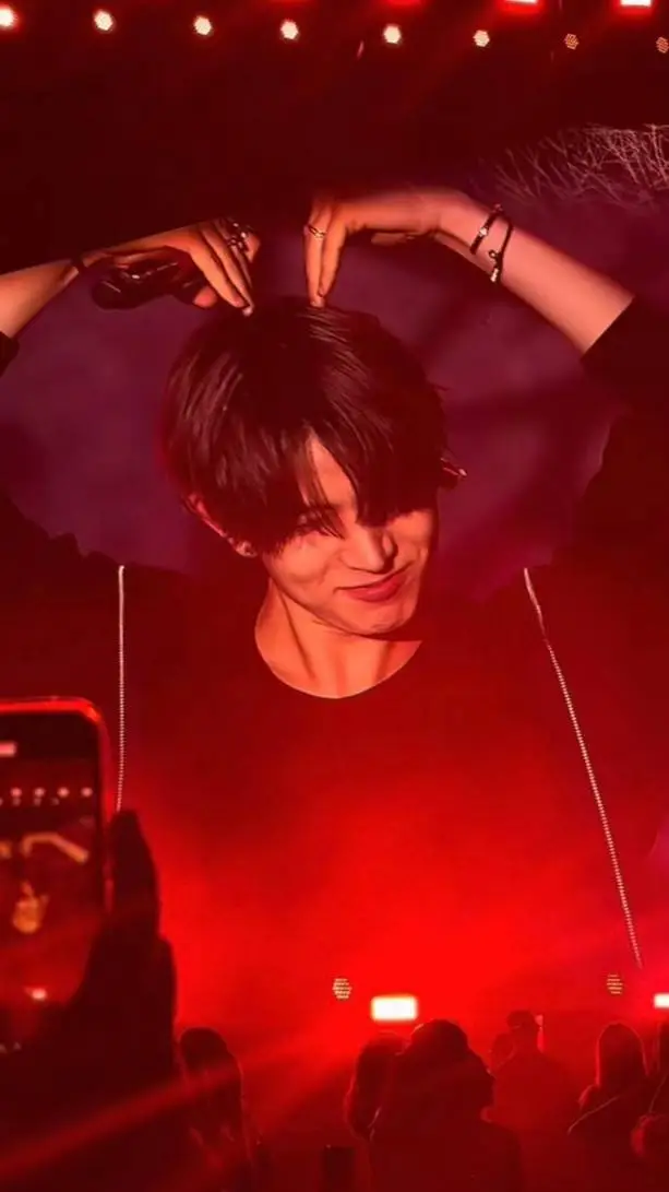 ai character: Heeseung background